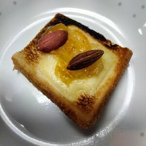 柚子ジャムとアーモンドのチーズトースト